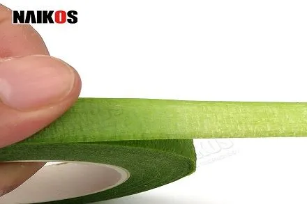 Cara membuat pengaturan bunga dengan pita bunga